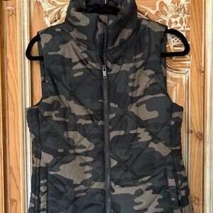Camo  Puffer Vest -Like new size small